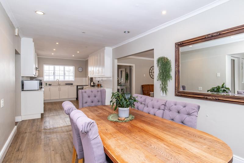 4 Bedroom Property for Sale in Constantia Western Cape